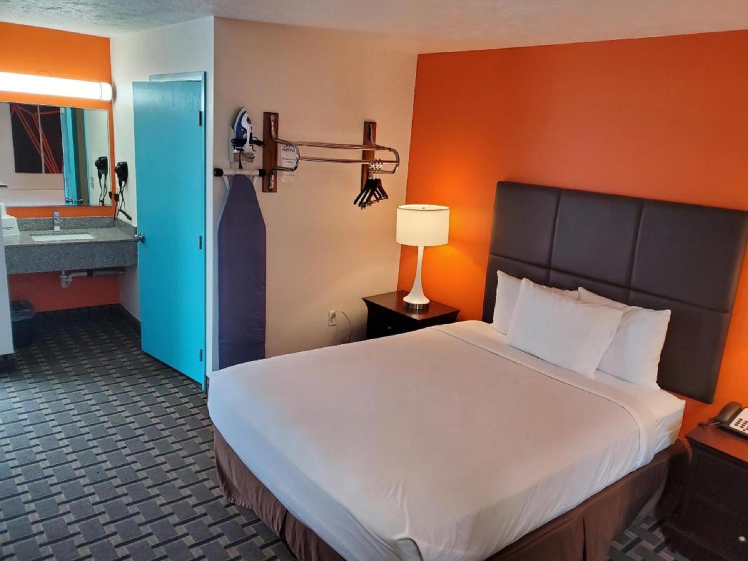 Howard Johnson By Wyndham Spokane Exterior photo