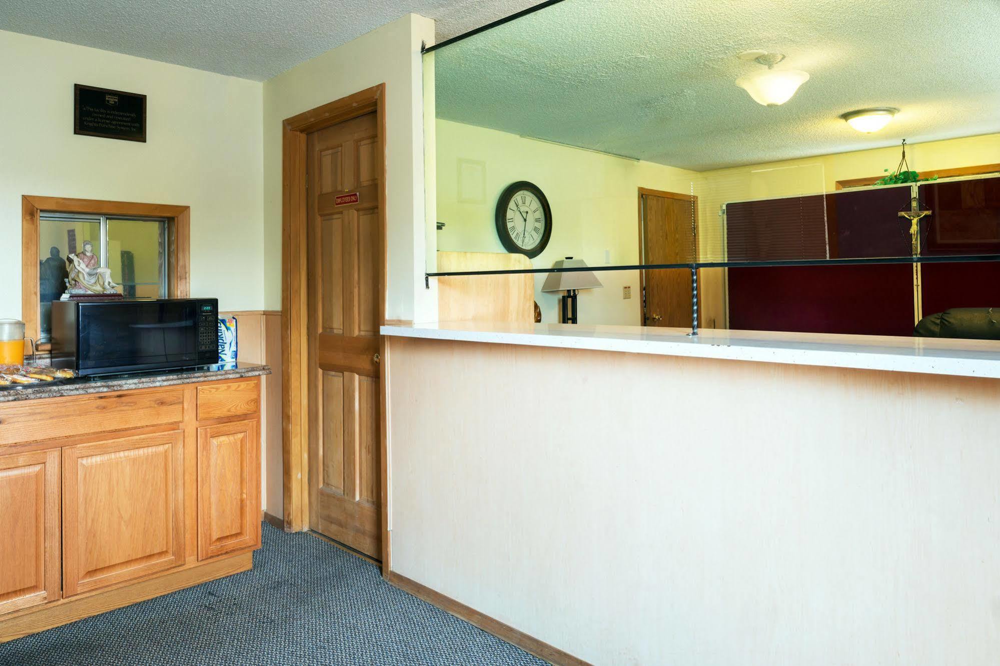 Howard Johnson By Wyndham Spokane Exterior photo